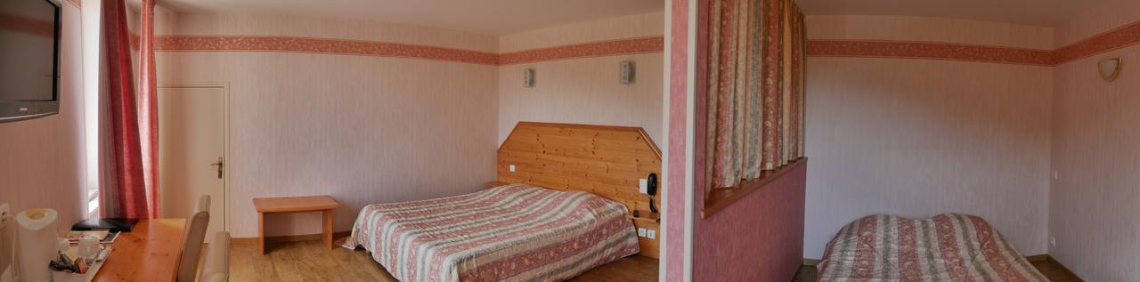Hotel Logis Le Saint Cyr Montmelard Exterior foto