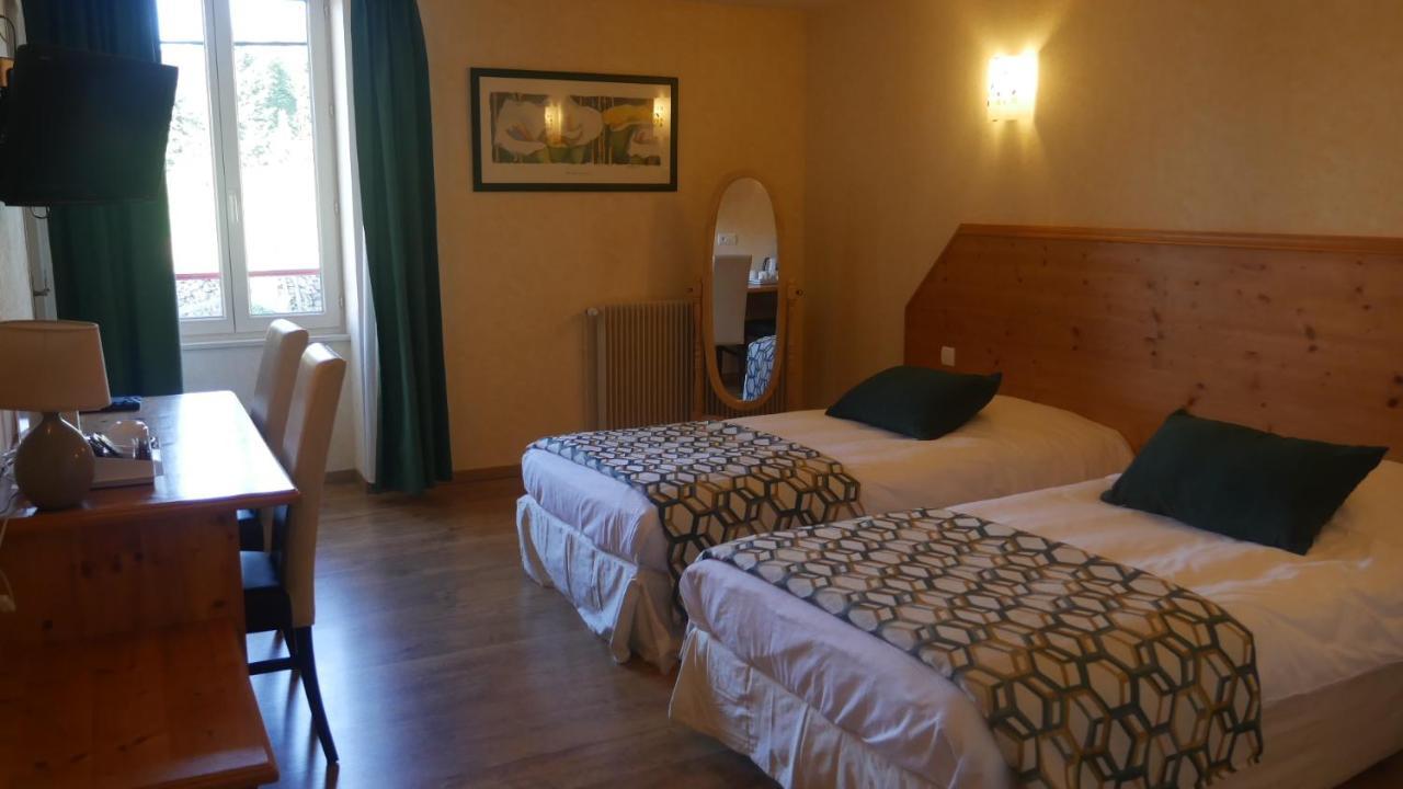 Hotel Logis Le Saint Cyr Montmelard Exterior foto