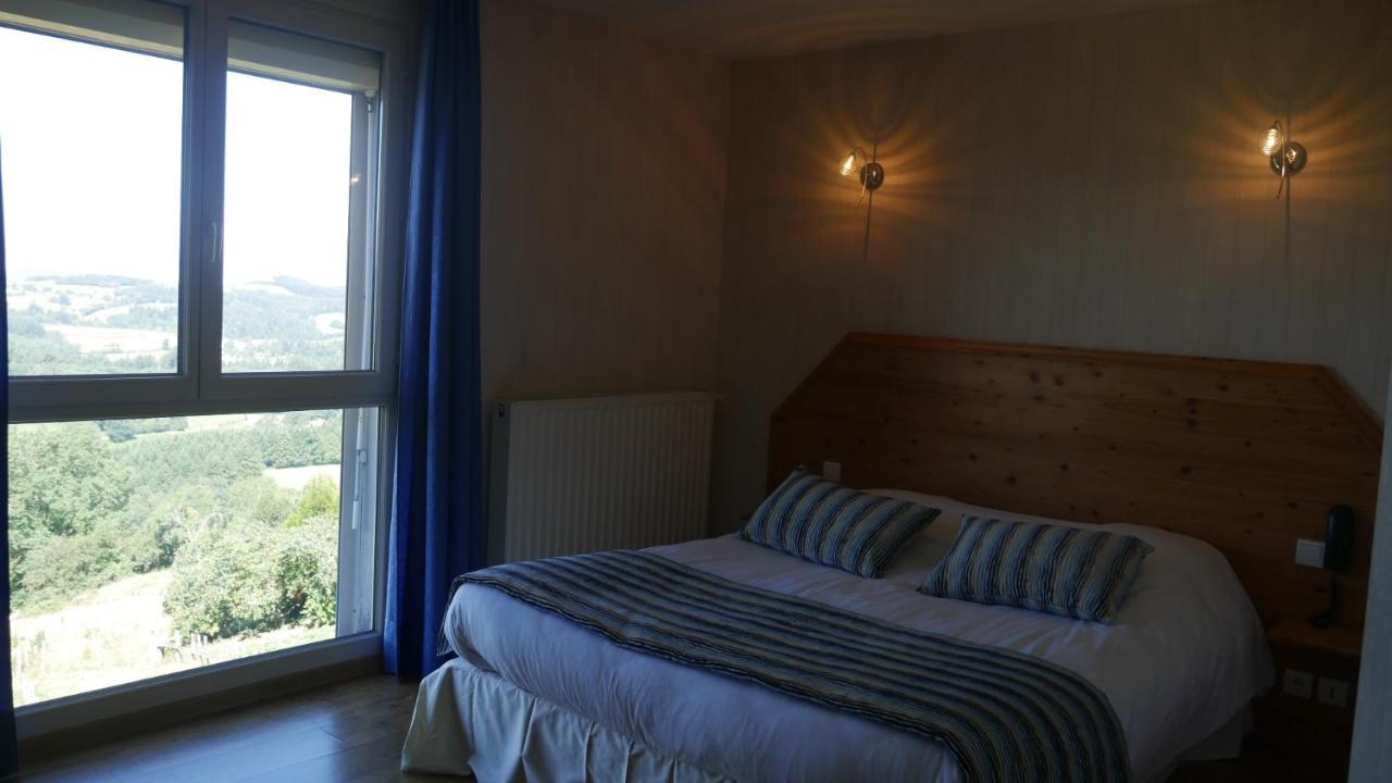 Hotel Logis Le Saint Cyr Montmelard Exterior foto