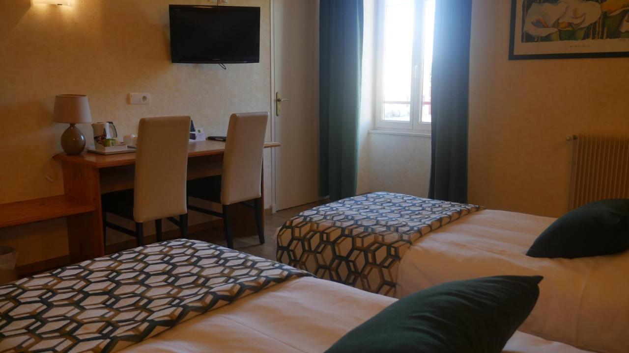 Hotel Logis Le Saint Cyr Montmelard Exterior foto