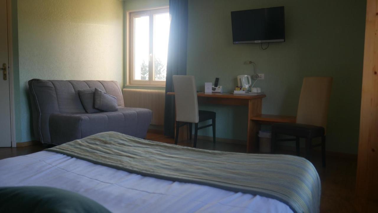 Hotel Logis Le Saint Cyr Montmelard Exterior foto